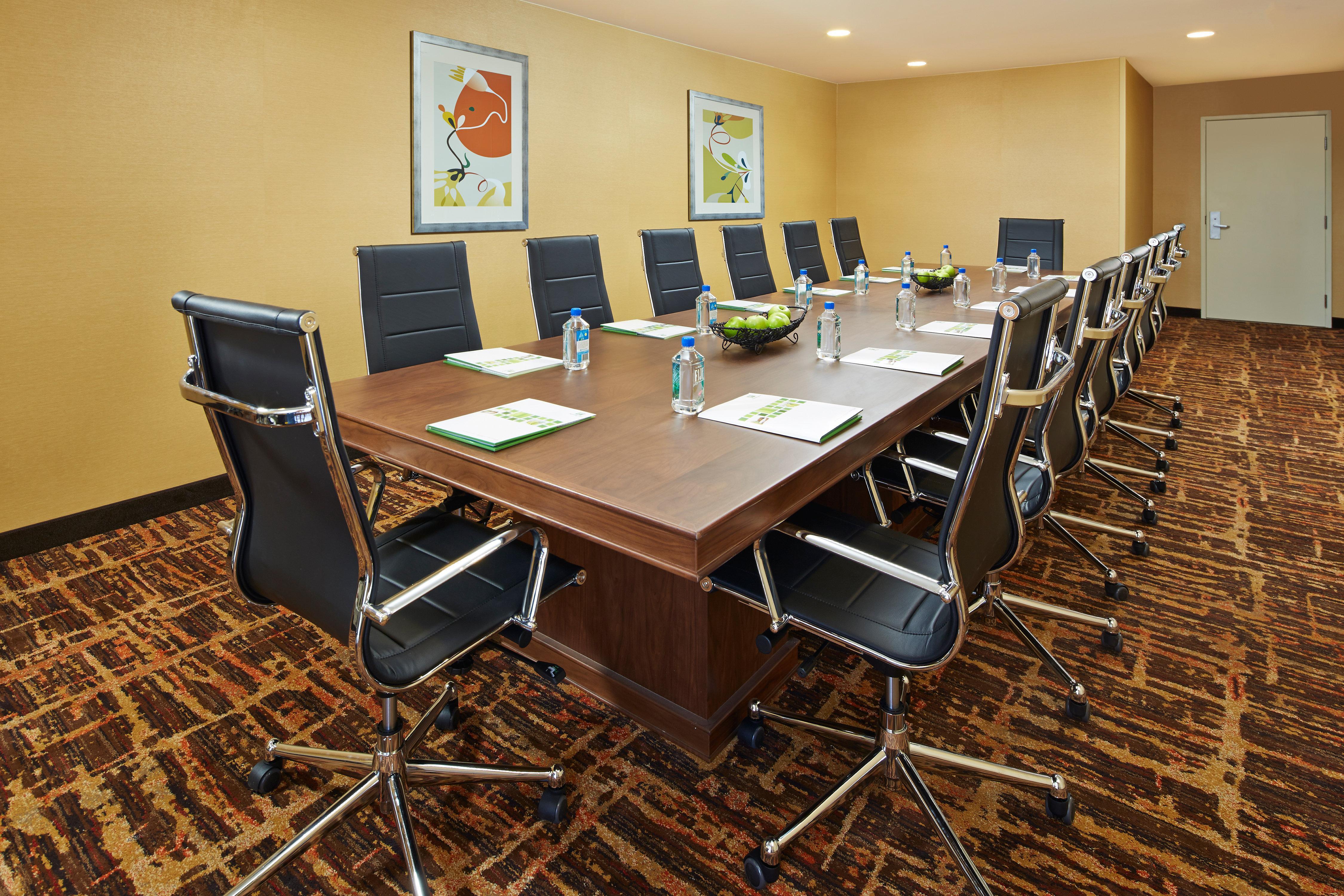 Holiday Inn & Suites Santa Maria By Ihg Konforlar fotoğraf